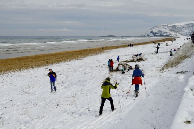 Esquiando en la playa de Zarautz : foto en Zarautz