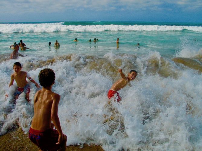 Jugando con ls olas : foto en Zarautz