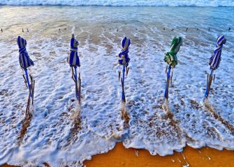 Marea alta en la playa 