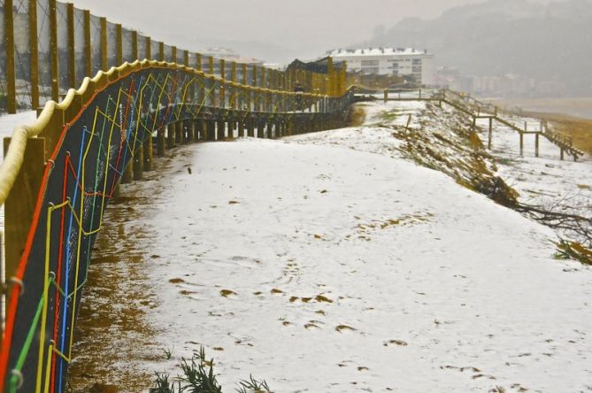 Nevada en la playa de Zarautz : foto en Zarautz