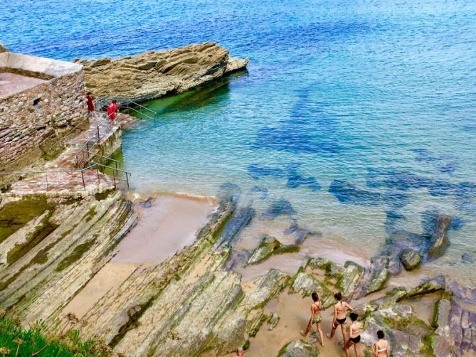 Piscina turquesa: foto en Donostia-San Sebastián