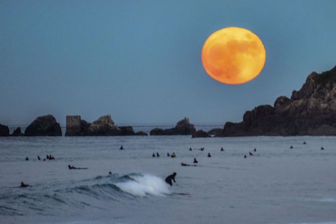 Super luna : foto en Zarautz