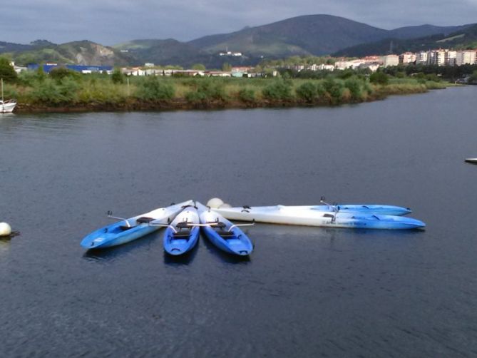 Amarres, en espera...: foto en Irun