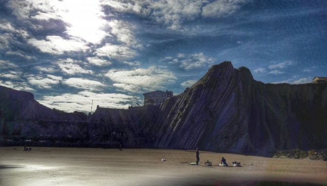 Aprendiendoi a surfear: foto en Zumaia