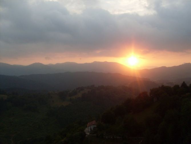 Atardecer en Arantzazu: foto en Oñati