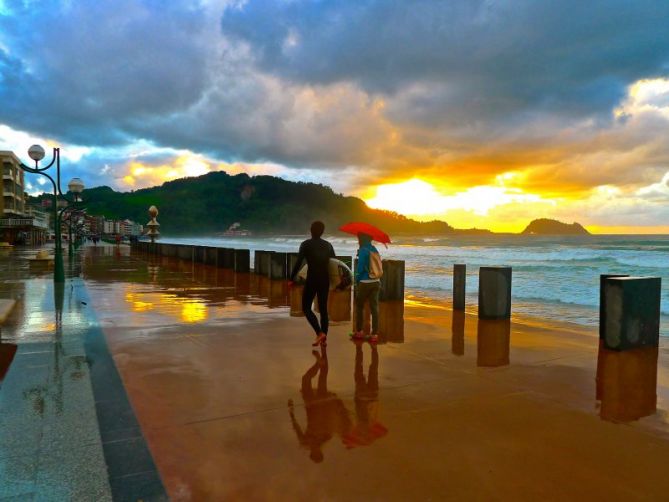 Atardecer con "Sirimiri": foto en Zarautz