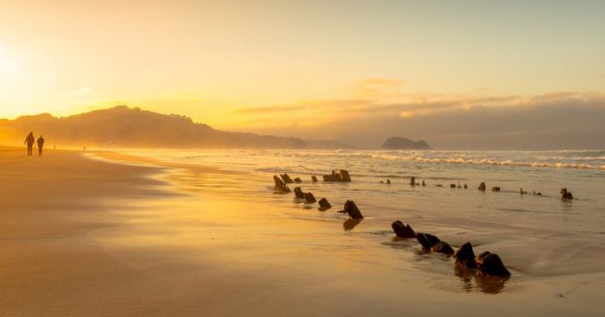 ATARDECER SOBRE EL GUSTAV: foto en Zarautz