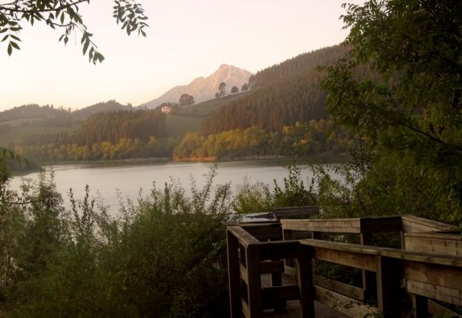 Atardeciendo en Urkulu: foto en Aretxabaleta