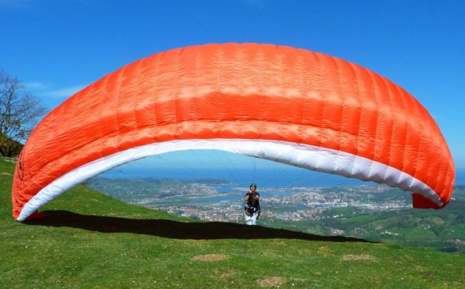 BAHIA DE TXINGUDI VISTA DESDE PARAPENTE: foto en Irun