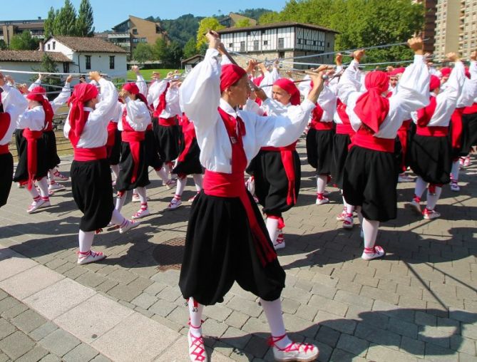 Baile tradicional: foto en Beasain