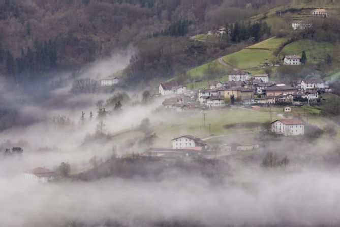 Bancos de niebla: foto en Baliarrain