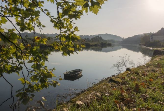 La barca del Bidasoa: foto en Irun