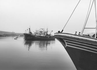 Barcos y niebla