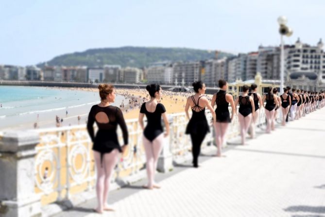 Barra de ballet en la barandilla: foto en Donostia-San Sebastián