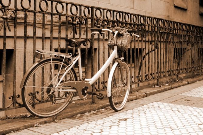 la ciudad es para las bicicletas: foto en Donostia-San Sebastián