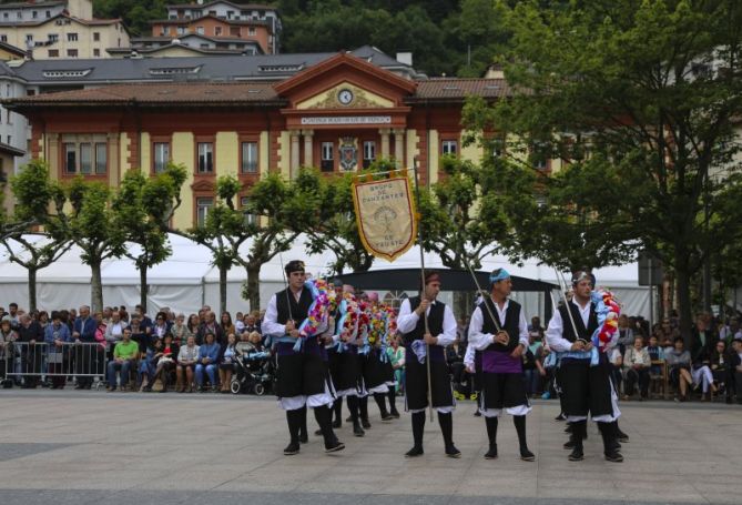 Danzantes de Tauste en Eibar: foto en Eibar