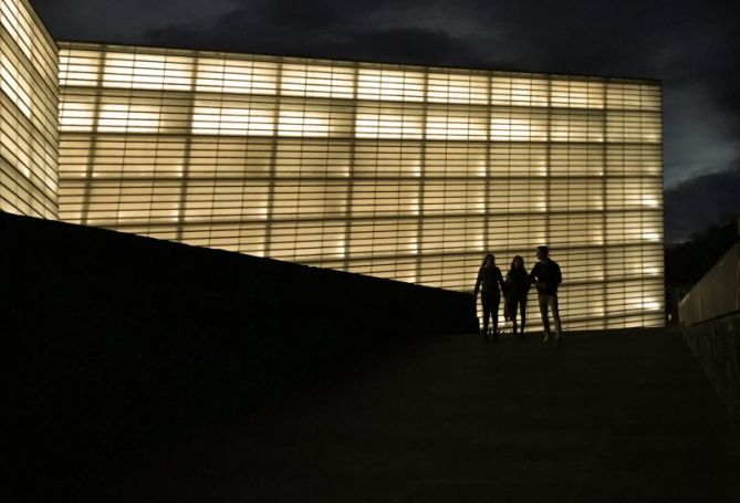 edificios y personas: foto en Donostia-San Sebastián