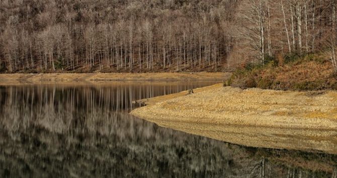 EMBALSE de LAREO: foto en Ataun