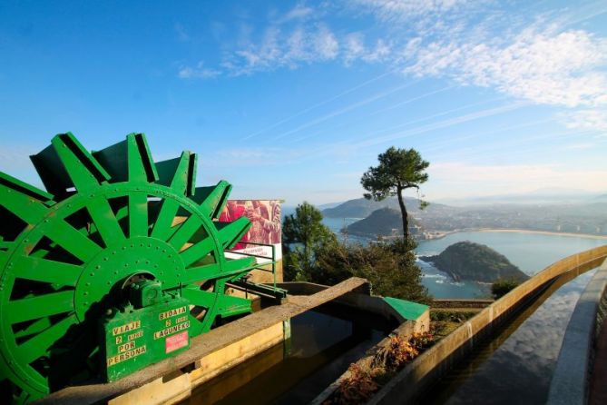 Empujando al agua: foto en Donostia-San Sebastián