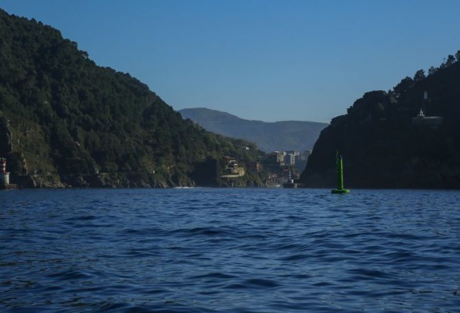 Entrada al puerto: foto en Pasaia