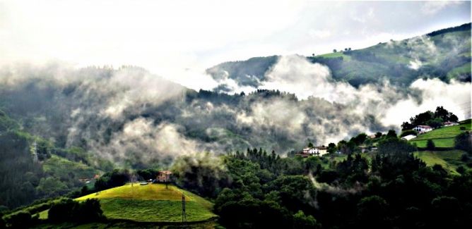 entre la niebla: foto en Legorreta