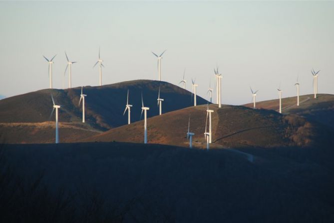 Eolikoak gure paisaiaren giganteak: foto en Oñati