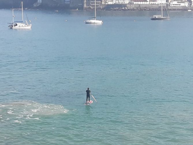 Esperando la "Ola..: foto en Donostia-San Sebastián