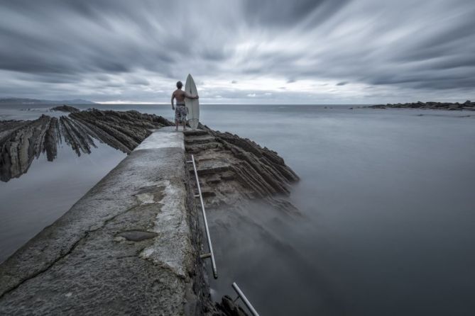 Euskal surfer: foto en Zumaia