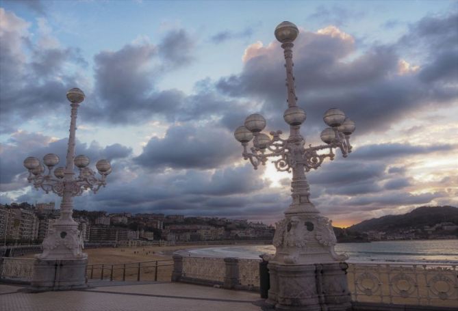 Farolas al atardecer: foto en Donostia-San Sebastián