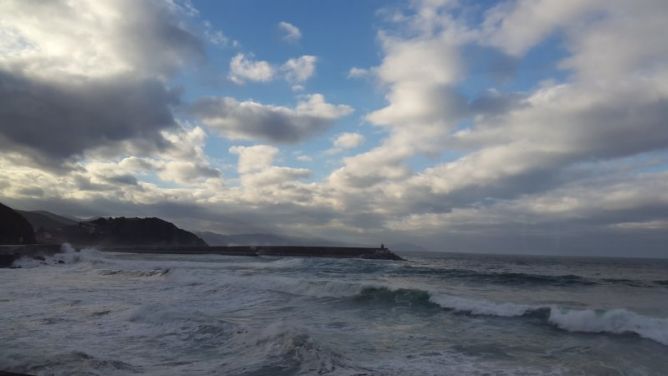 Fuerza y embate del mar: foto en Zumaia