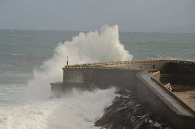 La fuerza del mar: foto en Mutriku