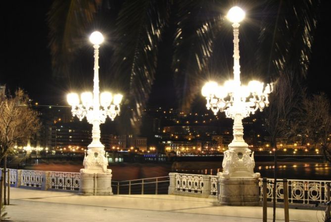 Gaueko Argia: foto en Donostia-San Sebastián