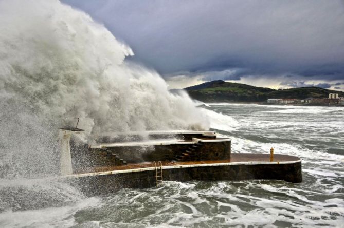 Grandes olas en Zarautz : foto en Zarautz