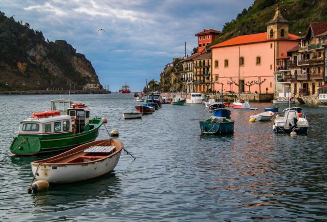 Hacia el mar: foto en Pasaia