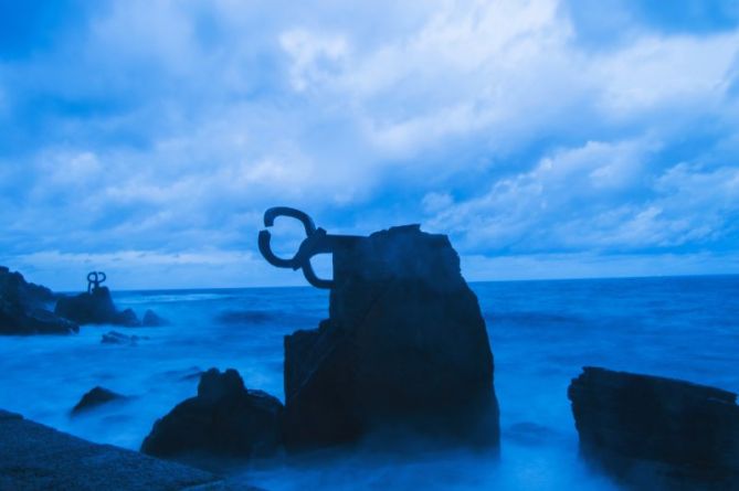 Humo entre las rocas: foto en Donostia-San Sebastián