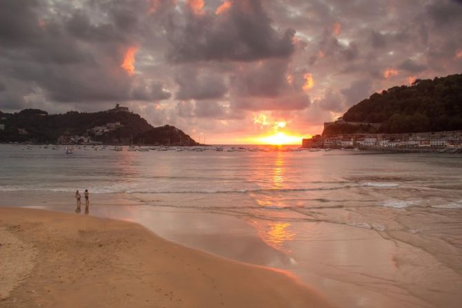 Ilunabarra Kontxako hondartzatik: foto en Donostia-San Sebastián