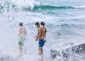 Jugando con las olas 