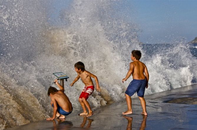 Jugando con las olas : foto en Zarautz