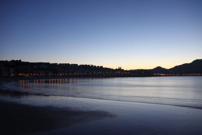 Kontxako badia gauez: foto en Donostia-San Sebastián