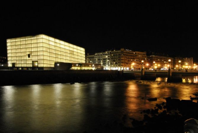 KUBOEN ARGITASUNA: foto en Donostia-San Sebastián