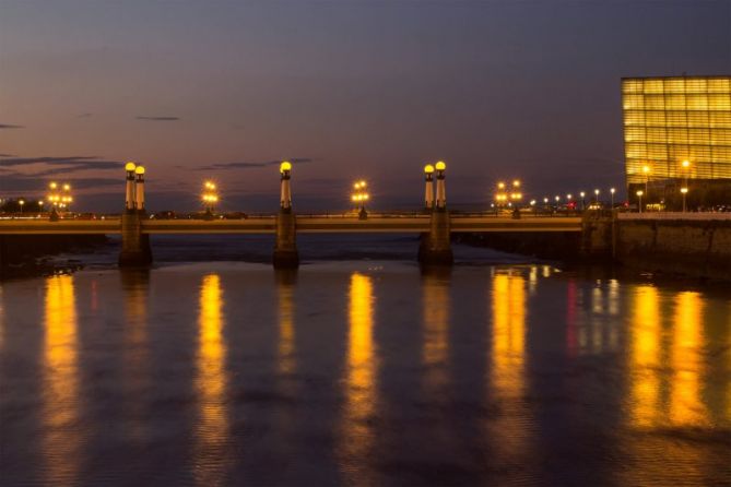 Kursaaleko zubia ilunabarrean: foto en Donostia-San Sebastián