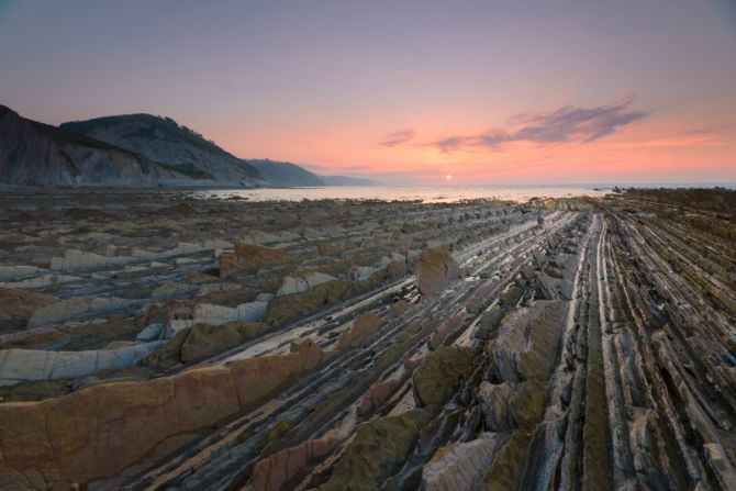 Lerroak eguzkira: foto en Deba