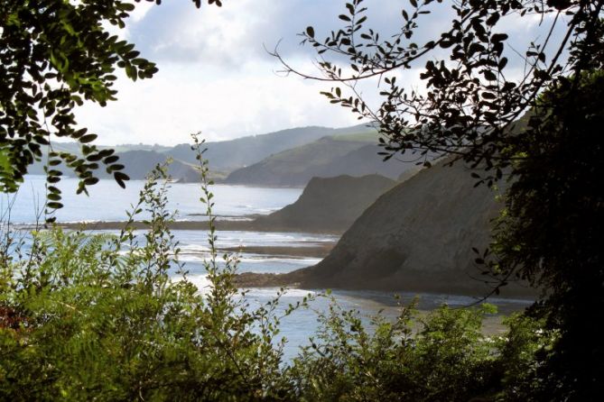 Luces y sombras en el flysch: foto en Zumaia