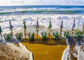 Marea alta en la playa de Zarautz 