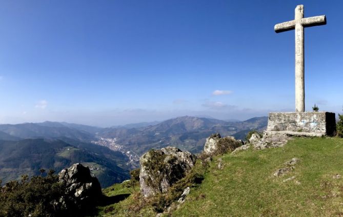 Mirando a Eibar: foto en Soraluze-Placencia de las Armas