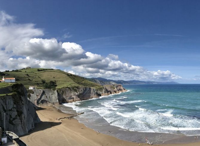 Mirando al mar: foto en Zumaia