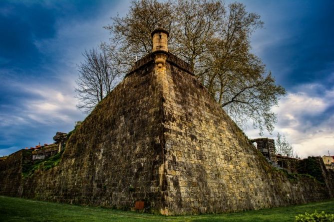 muralla de hondarribia: foto en Hondarribia