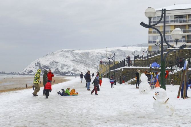 Nevada en la playa de Zarautz : foto en Zarautz