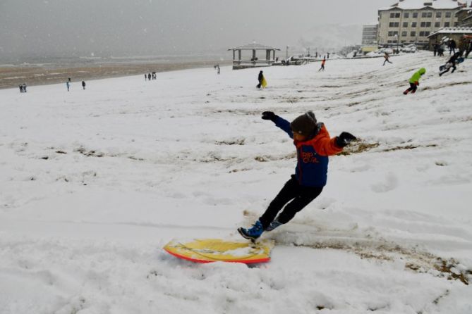 Nevada en la playa de Zarautz : foto en Zarautz