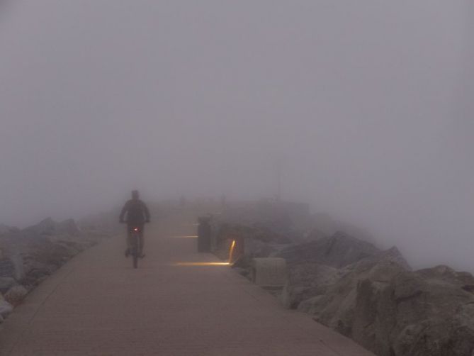 EN LA NIEBLA: foto en Hondarribia